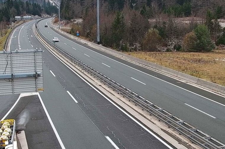 6e6a0437-fc1f-4ab8-8bf3-0353dea9c60f 6e6a0437-fc1f-4ab8-8bf3-0353dea9c60f