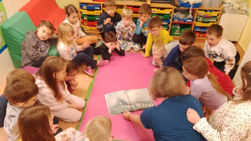 Djevojcica-i-medo-1-800×450 Djevojcica-i-medo-1-800×450