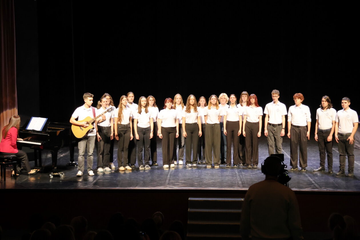 Dodjela-nagrada-najboljim-ucenicima-i-mentorima-23