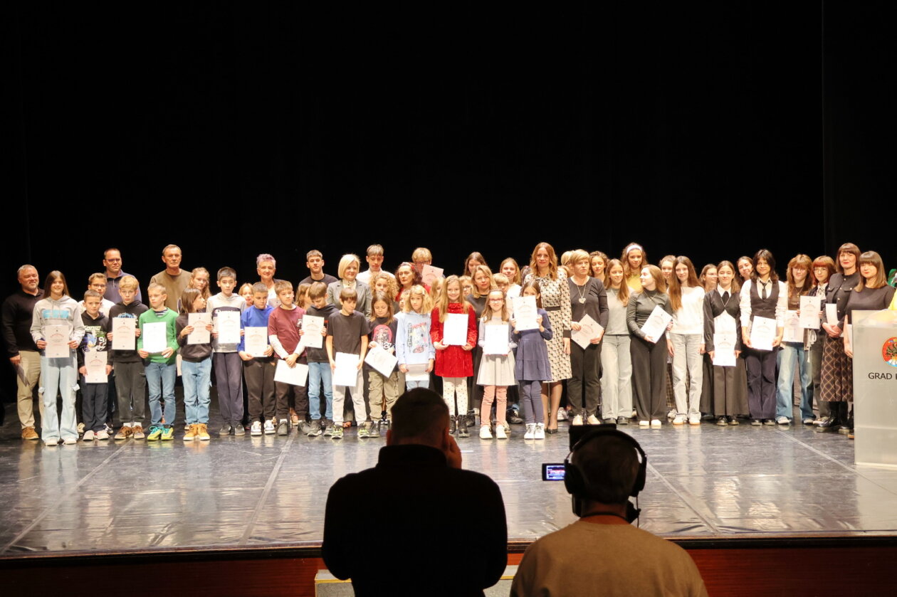 Dodjela-nagrada-najboljim-ucenicima-i-mentorima-32