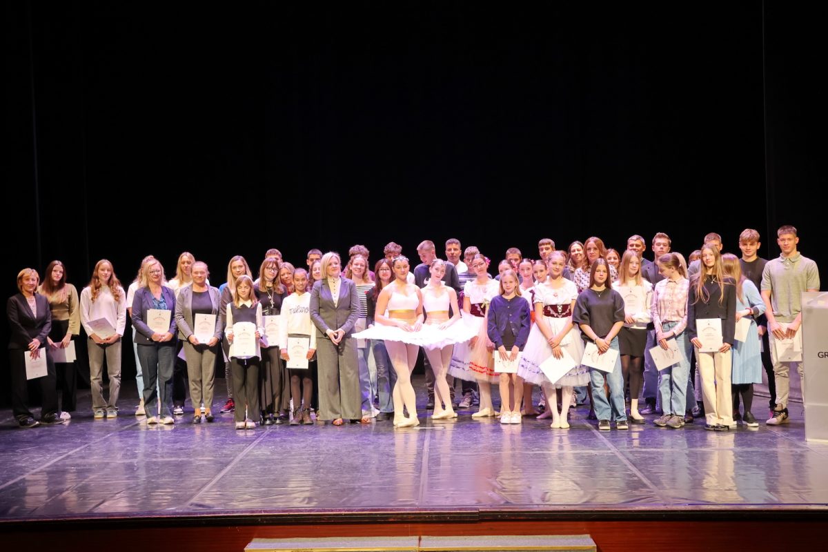 Dodjela-nagrada-najboljim-ucenicima-i-mentorima-60-1200×800 (1)