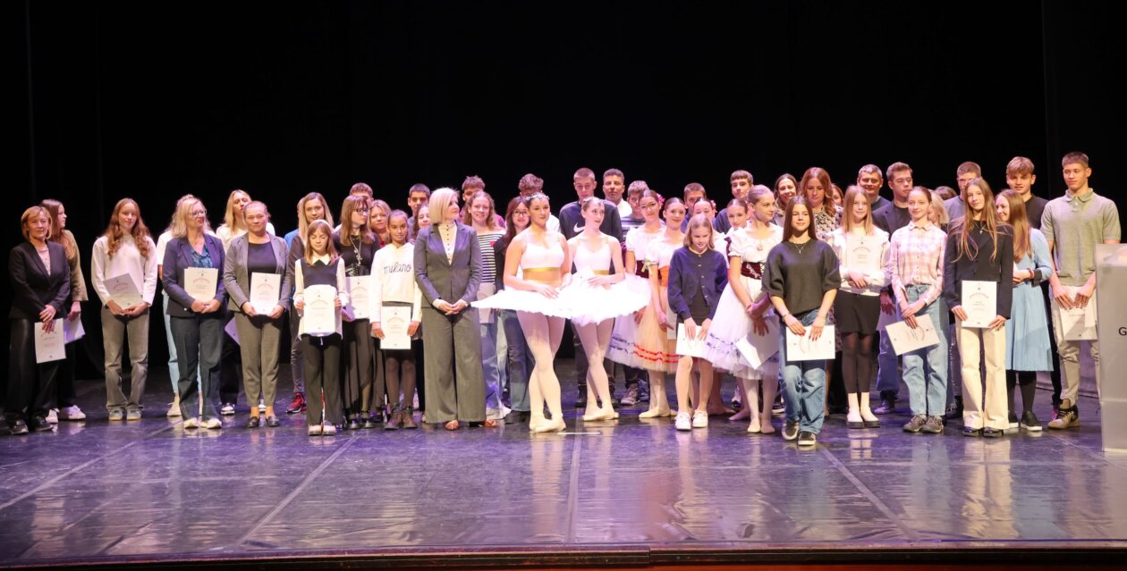 Dodjela-nagrada-najboljim-ucenicima-i-mentorima-61-scaled