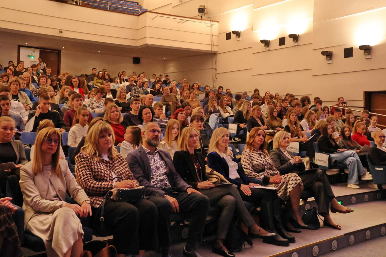 Dodjela-nagrada-najboljim-ucenicima-i-mentorima-67