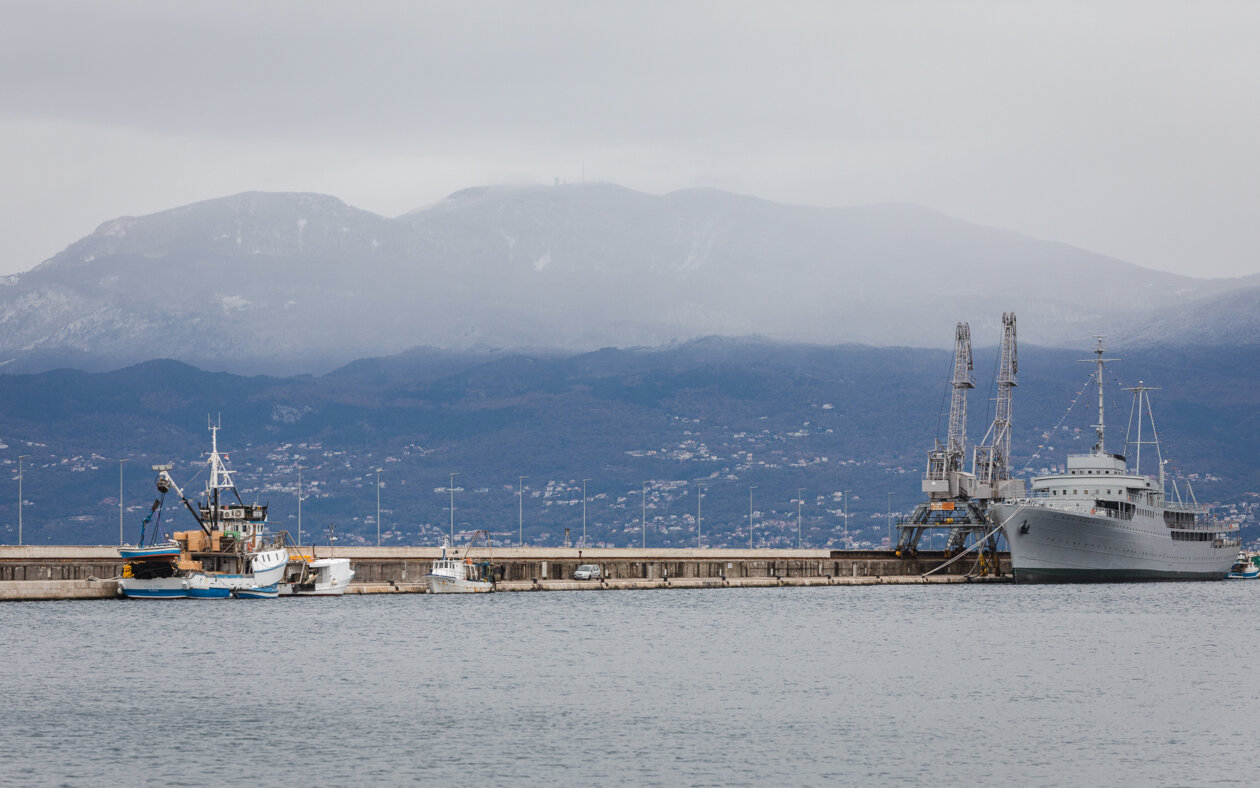 Ilustrativna jesen hladnoća Učka snijeg-0248