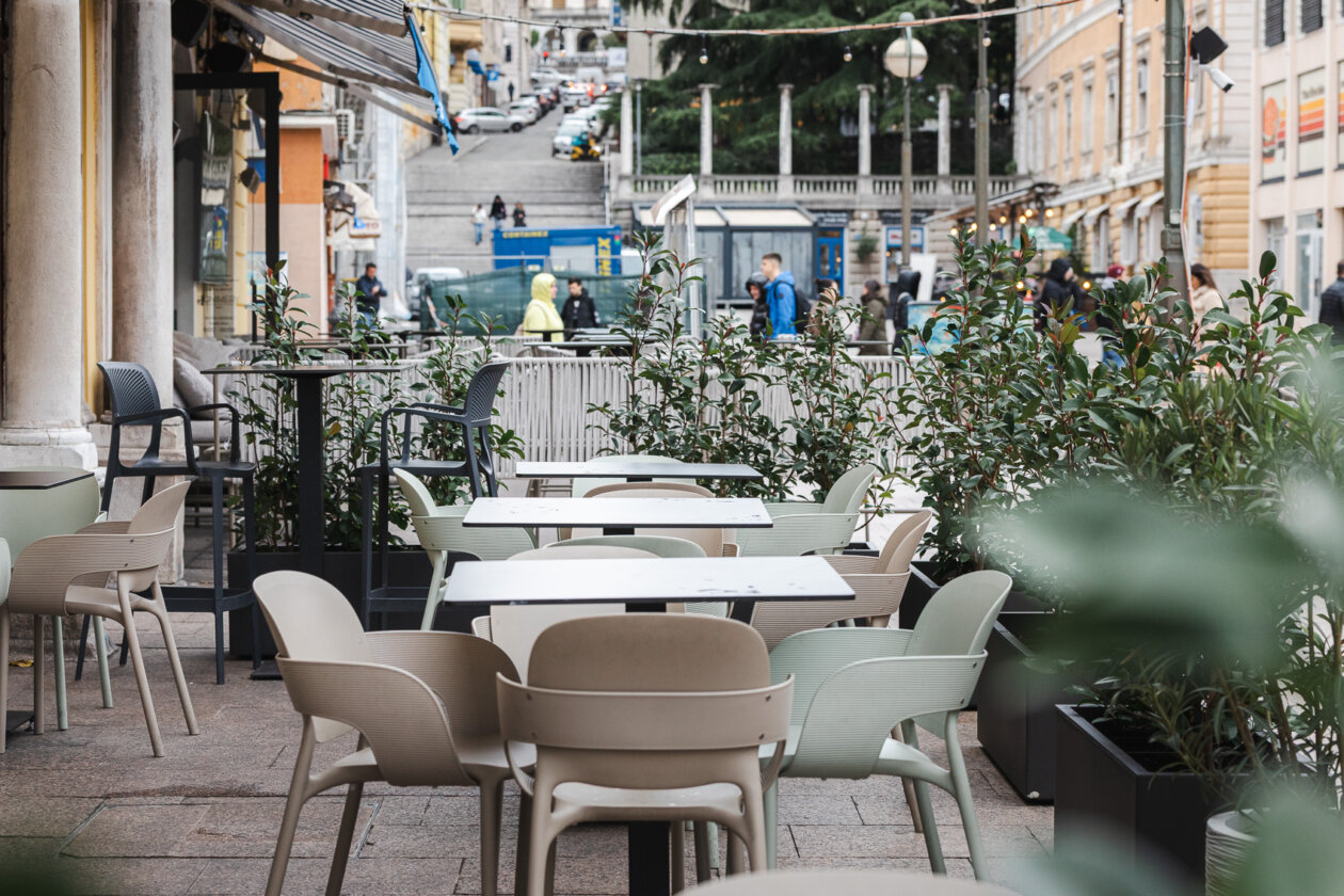 Ilustrativna jesen hladnoća prazni kafić-0292