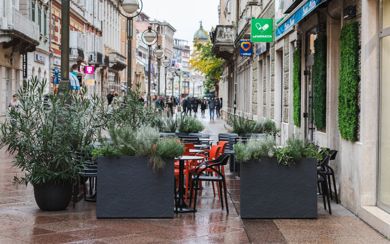 Ilustrativna jesen hladnoća prazni kafić-0307