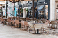 Ilustrativna jesen hladnoća prazni kafići-0191