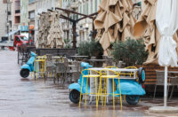 Ilustrativna jesen hladnoća prazni kafići-0200