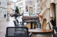 Ilustrativna jesen hladnoća prazni kafići-0203