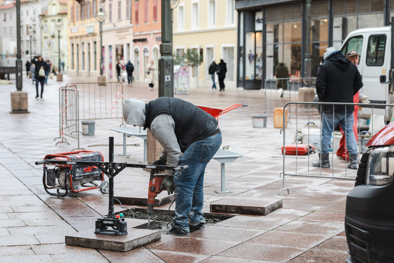 Ilustrativna jesen hladnoća radovi korzo-0215