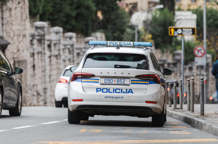 Ilustrativna jesen promet Ulica Žrtava fašizma policija-0152 Ilustrativna jesen promet Ulica Žrtava fašizma policija-0152