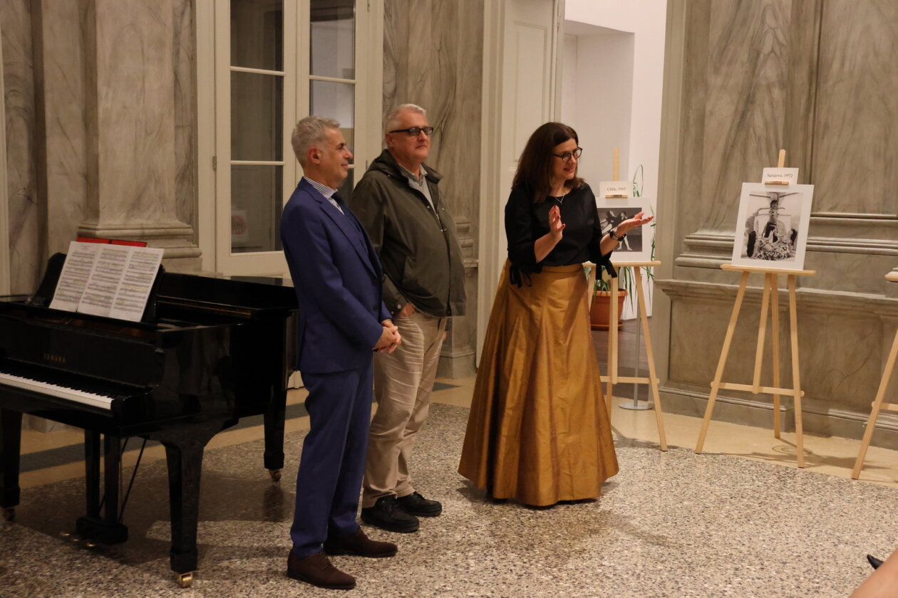 Izlozba-o-Carlosu-Arayi-11