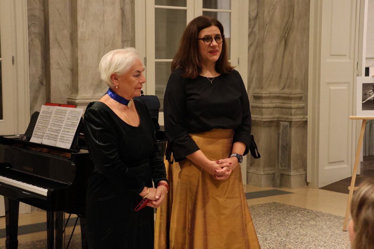 Izlozba-o-Carlosu-Arayi-6