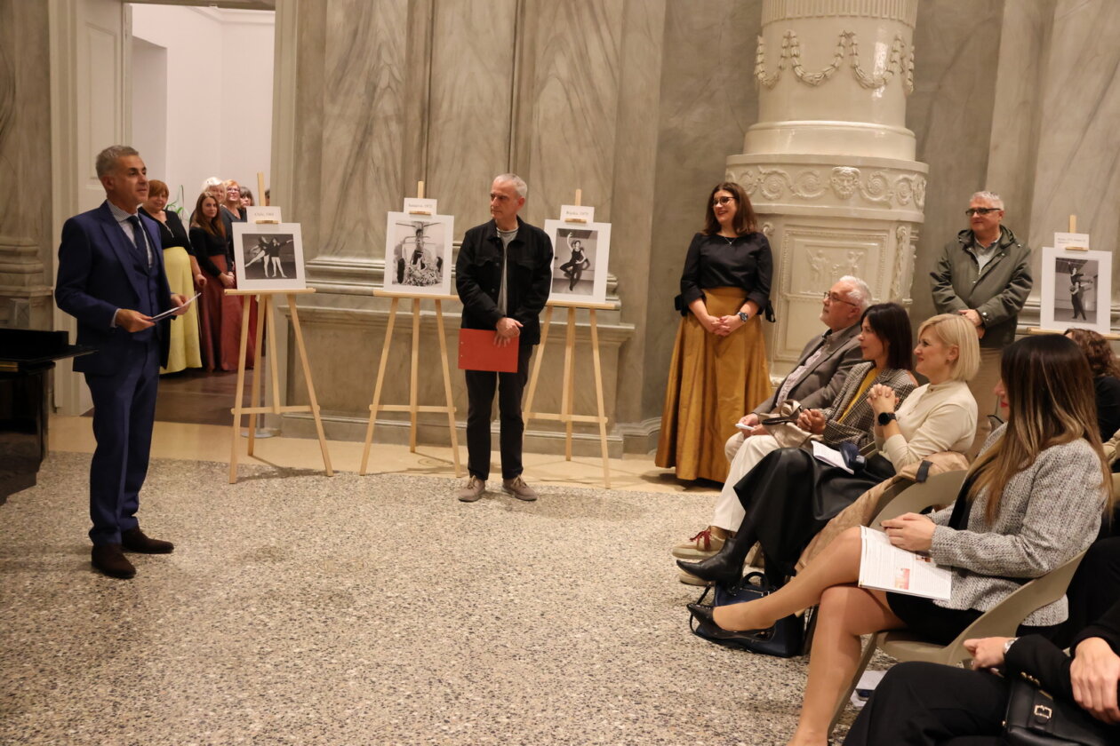 Izlozba-o-Carlosu-Arayi-8