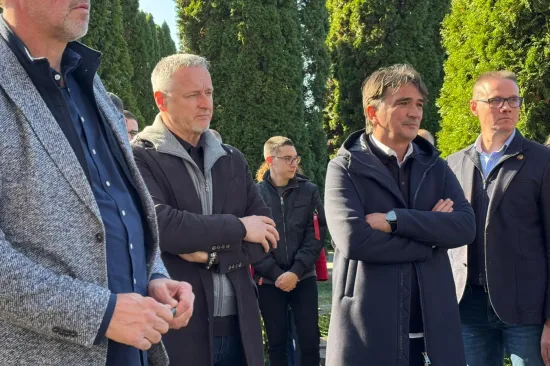 LS-97245ac7-3162-47f5-b49a-7ff2b09dd381-550