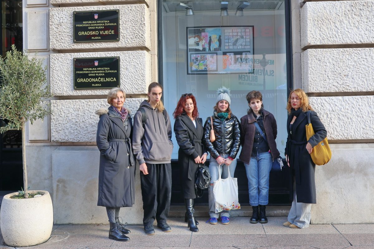 Otvorenje-izlozbe-Sigurno-mjesto-u-izlozima-Grada-Rijeke-6-1200×800