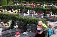 Rijeka: Građani obilaze grobove najmilijih na gradskom groblju Drenova na dan Svih svetih