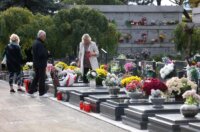 Rijeka: Građani obilaze grobove najmilijih na gradskom groblju Drenova na dan Svih svetih