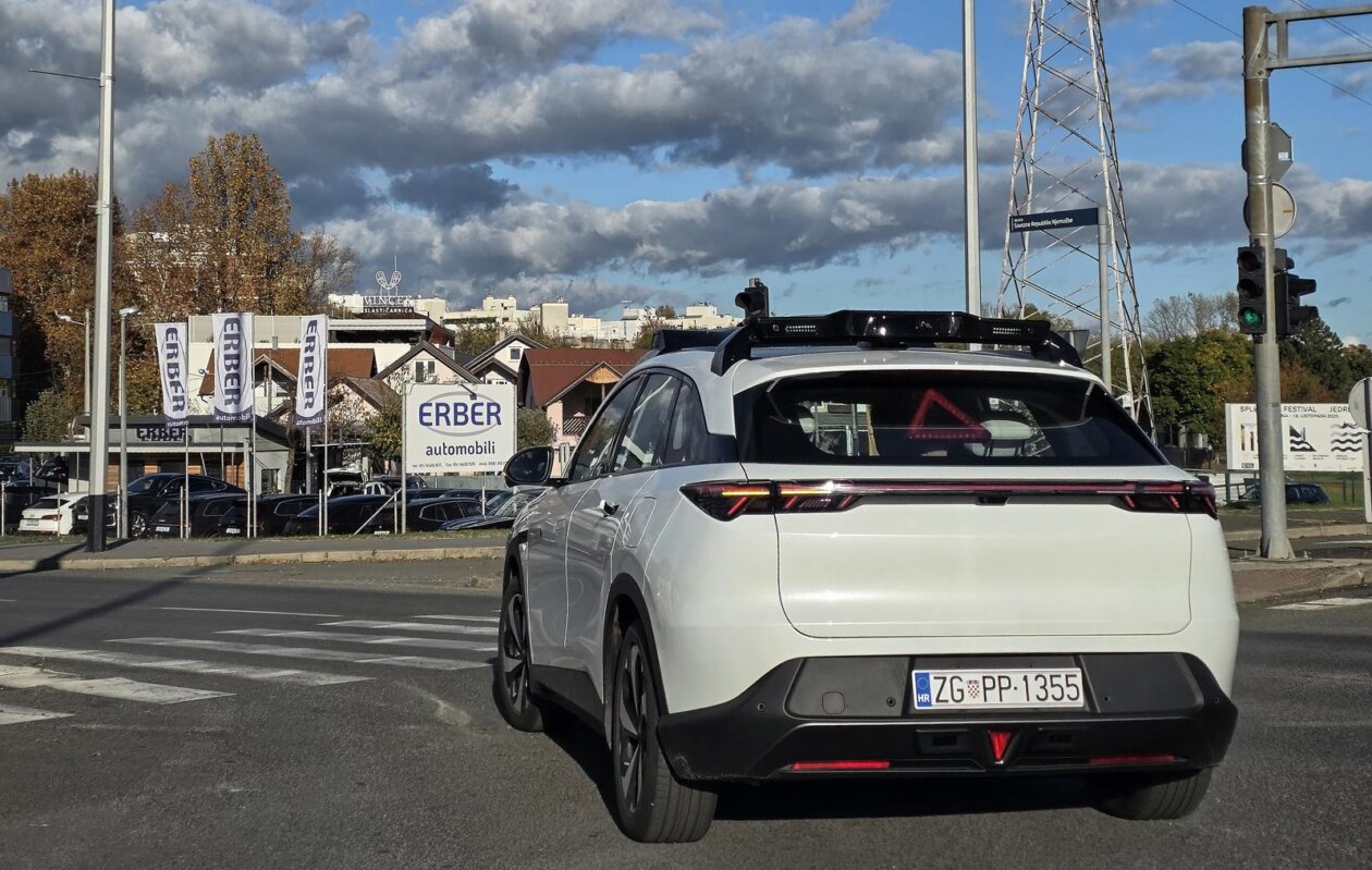 Zagreb: Testno vozilo tvrtke PROJECT 3 MOBILITY ovih dana vozi ulicama Novog Zagreba u autonomnom režimu voznje Zagreb: Testno vozilo tvrtke PROJECT 3 MOBILITY ovih dana vozi ulicama Novog Zagreba u autonomnom režimu voznje