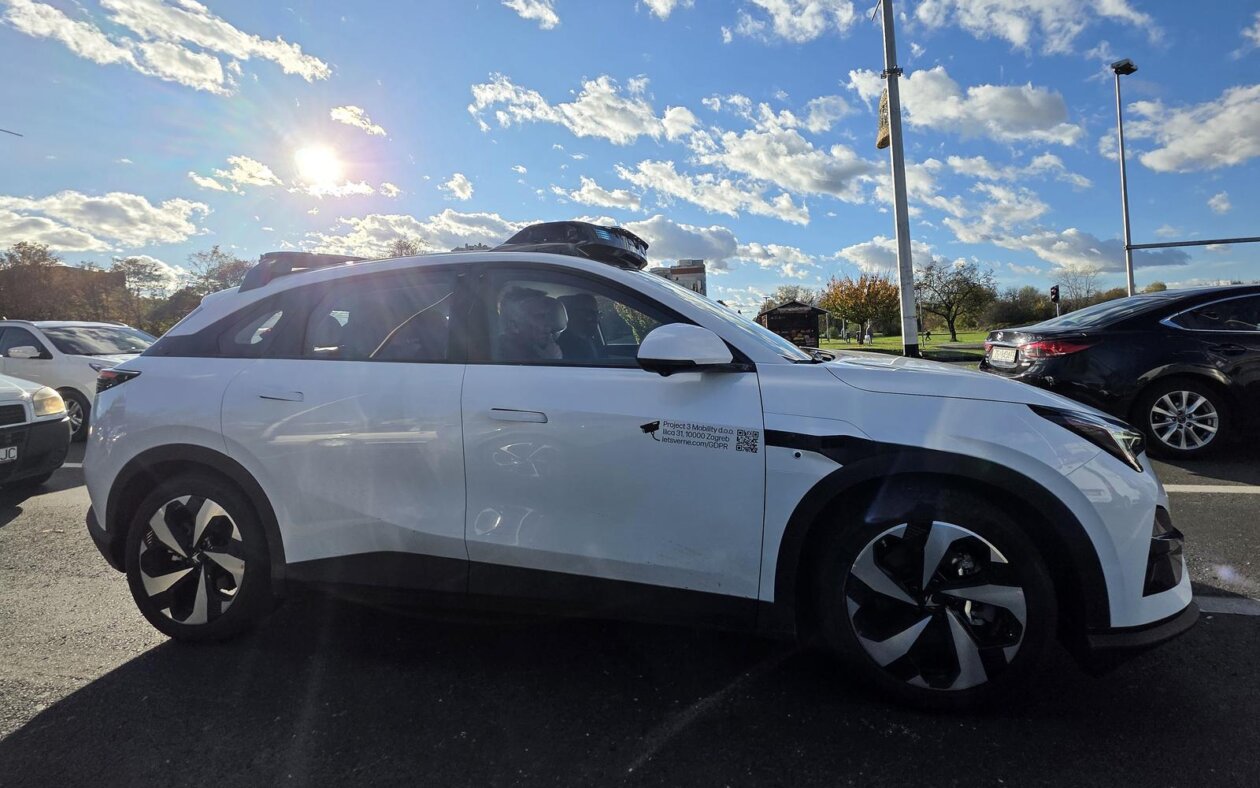 Zagreb: Testno vozilo tvrtke PROJECT 3 MOBILITY ovih dana vozi ulicama Novog Zagreba u autonomnom režimu voznje Zagreb: Testno vozilo tvrtke PROJECT 3 MOBILITY ovih dana vozi ulicama Novog Zagreba u autonomnom režimu voznje