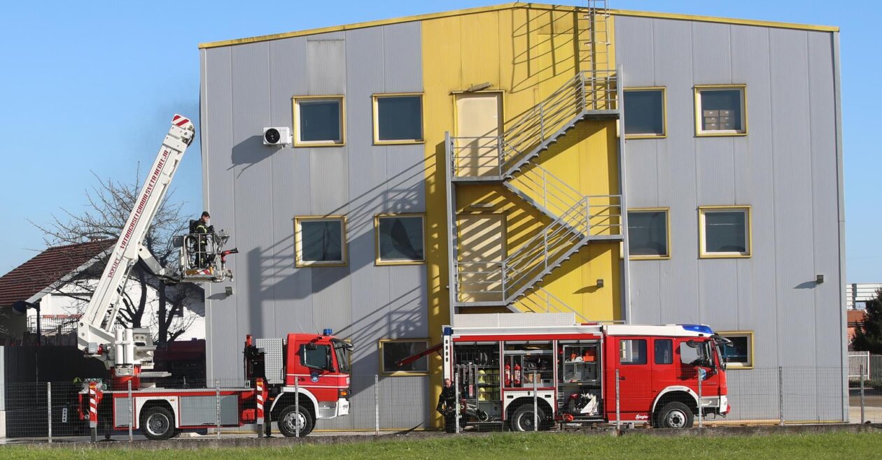 Sveta Nedelja: Požar u skladištu guma, hitne službe su na terenu