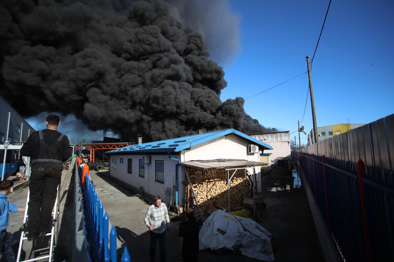 Sveta Nedelja: Požar u skladištu guma, hitne službe su na terenu