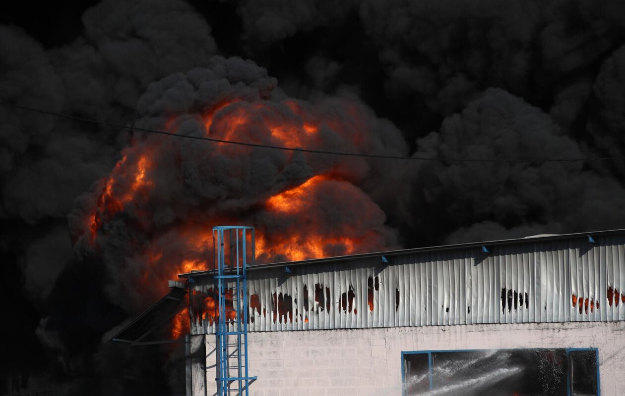 Sveta Nedelja: Požar u skladištu guma, hitne službe su na terenu