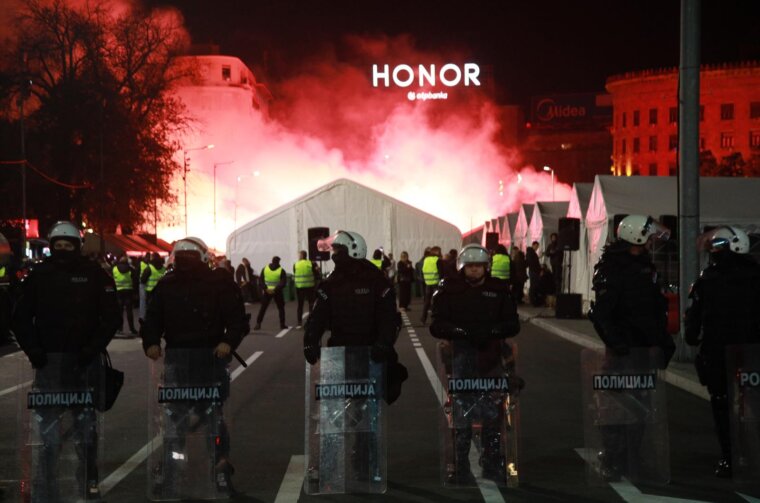 Beograd: Veliki broj građana dao je podršku Dijani Hrki koja štrajka glađu