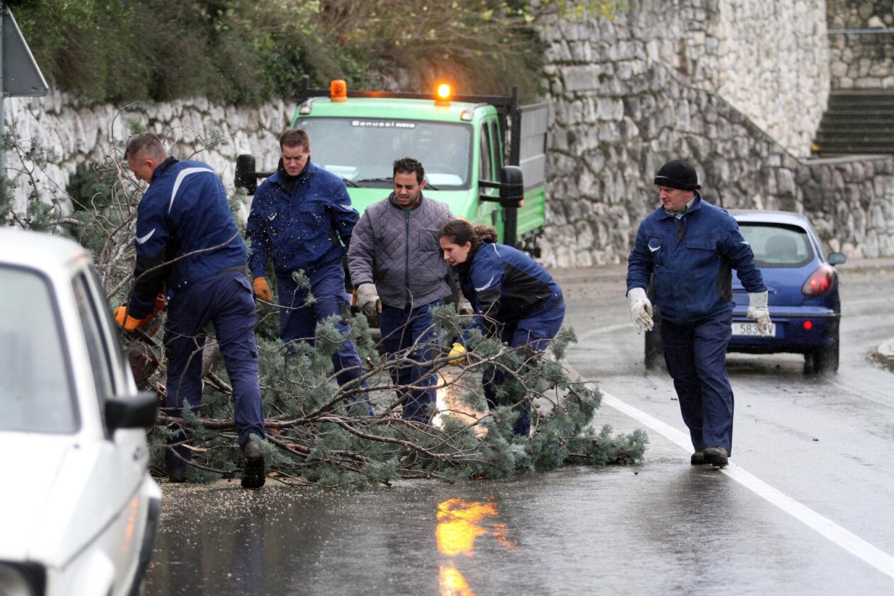 ARHIVA: Na dananji 2013. dan olujna bura s orkanskim udarima  poharala je Rijeku