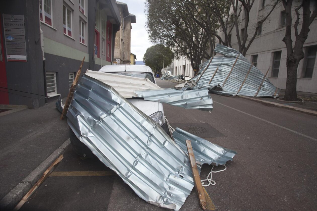 ARHIVA: Na današnji 2013. dan olujna bura s orkanskim udarima  poharala je Rijeku