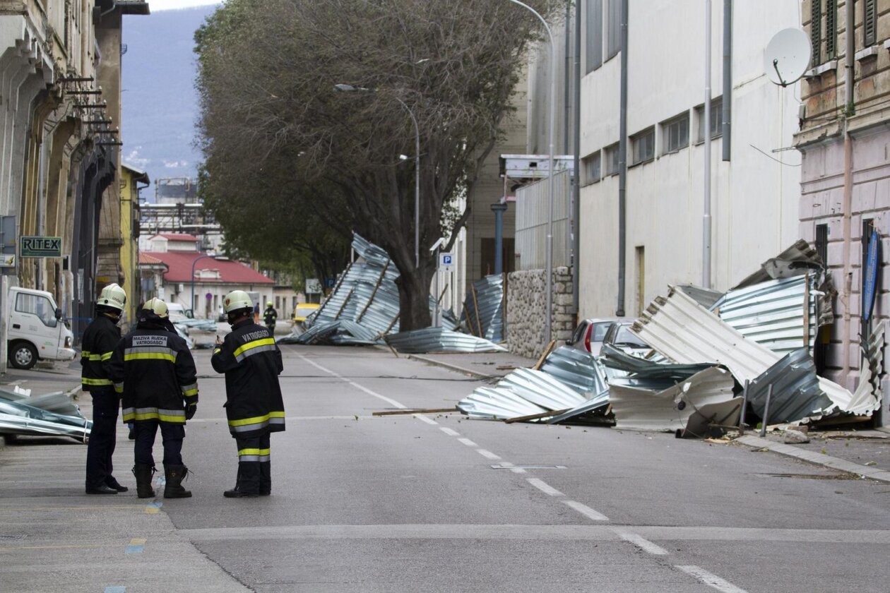 ARHIVA: Na današnji 2013. dan olujna bura s orkanskim udarima  poharala je Rijeku