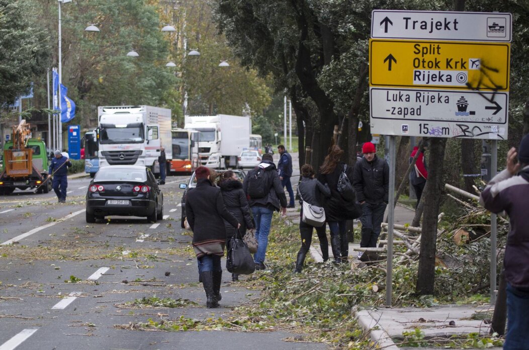 ARHIVA: Na današnji 2013. dan olujna bura s orkanskim udarima poharala je Rijeku ARHIVA: Na današnji 2013. dan olujna bura s orkanskim udarima poharala je Rijeku