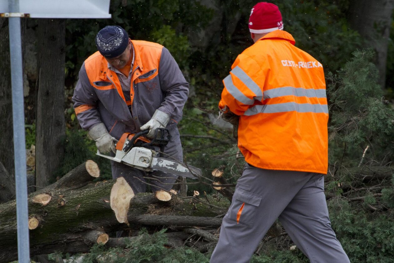 ARHIVA: Na današnji 2013. dan olujna bura s orkanskim udarima  poharala je Rijeku