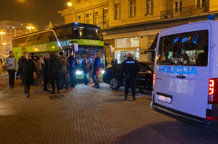 Zagreb: Policija osigurava prostor oko Jelačićeva trga nakon masovne tučnjave
