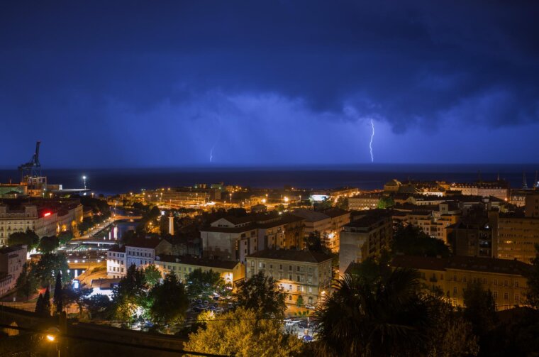 Grmljavinsko nevrijeme nad Rijekom