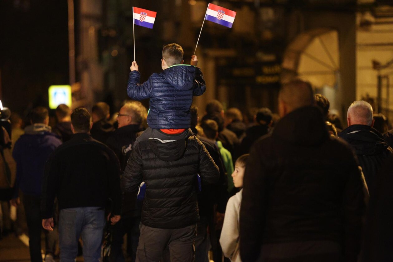 Armada RIjeka organizirala mimohod u čast žrtve Vukovara