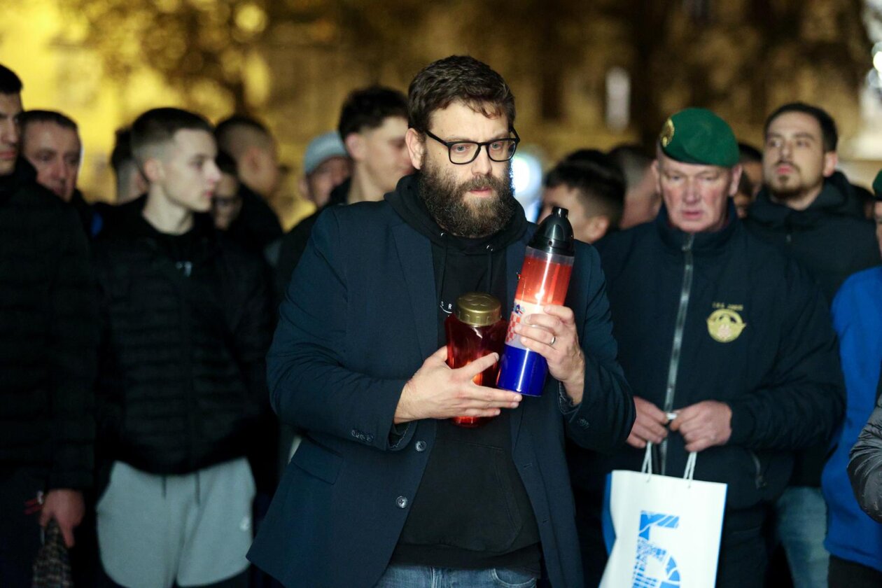 Armada RIjeka organizirala mimohod u čast žrtve Vukovara