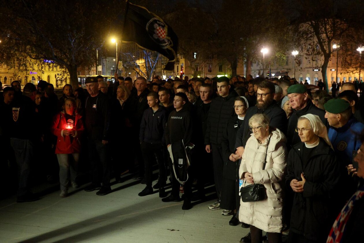 Armada RIjeka organizirala mimohod u čast žrtve Vukovara