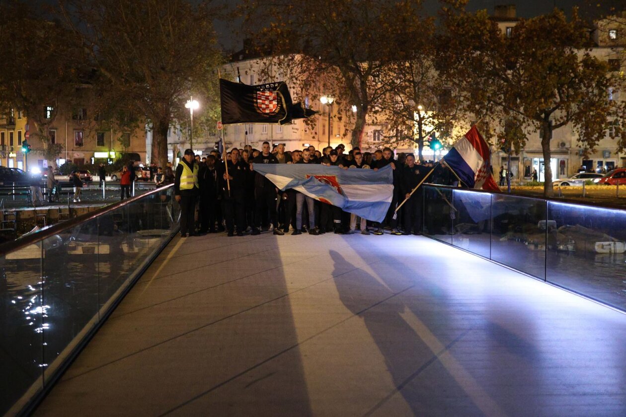 Armada RIjeka organizirala mimohod u čast žrtve Vukovara