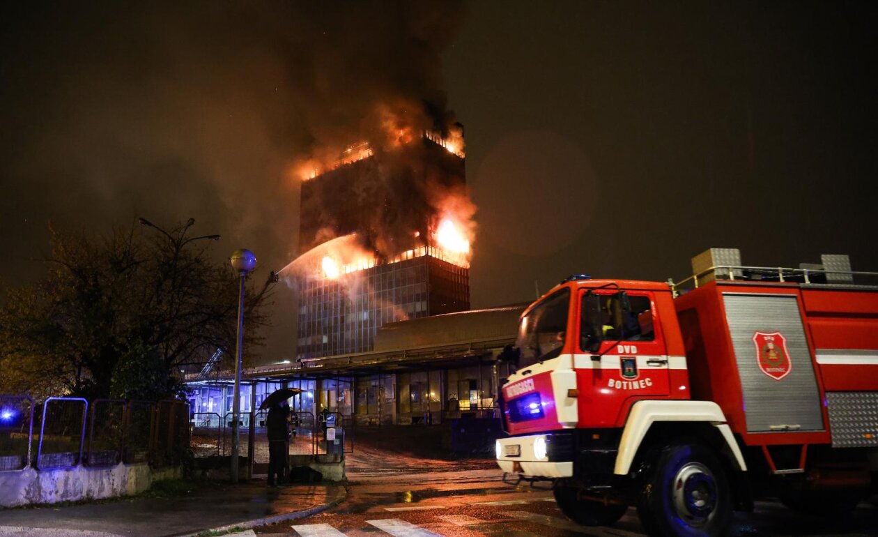 Zagreb: Požar guta  Vjesnikov neboder