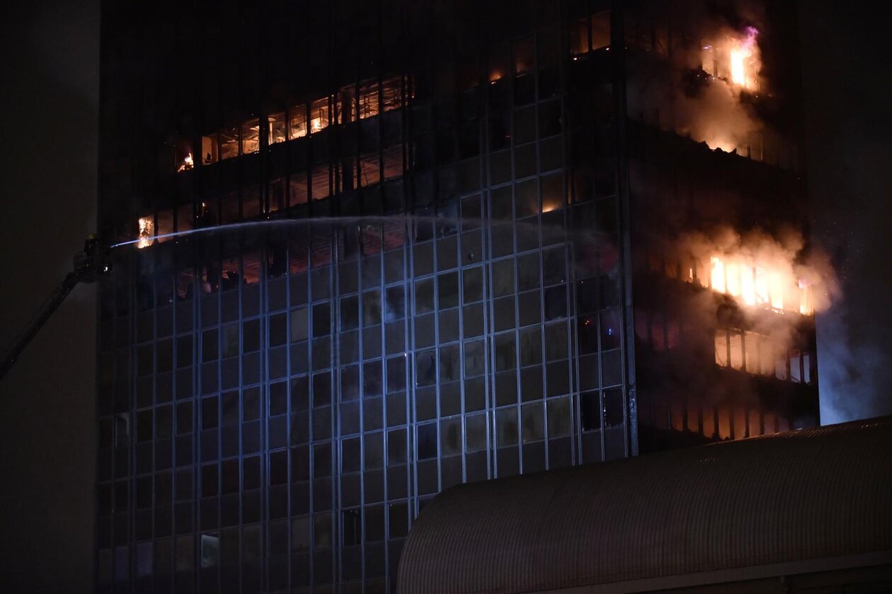 Zagreb: Požar guta  Vjesnikov neboder