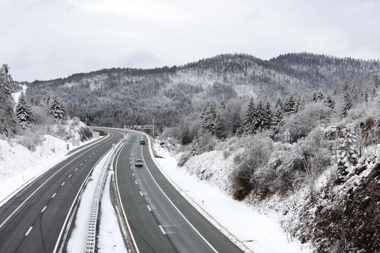 Snijeg je zabijelo Gorski Kotar
