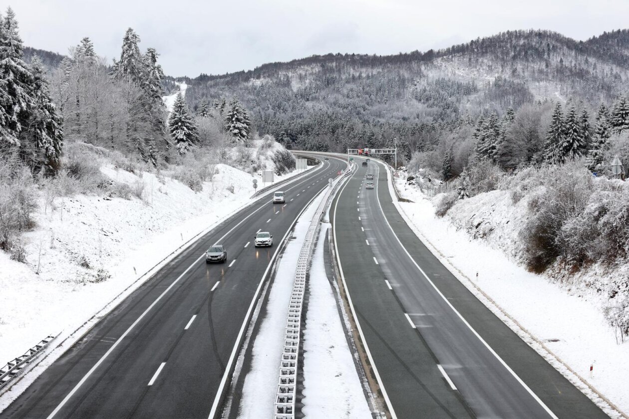 Snijeg je zabijelo Gorski Kotar