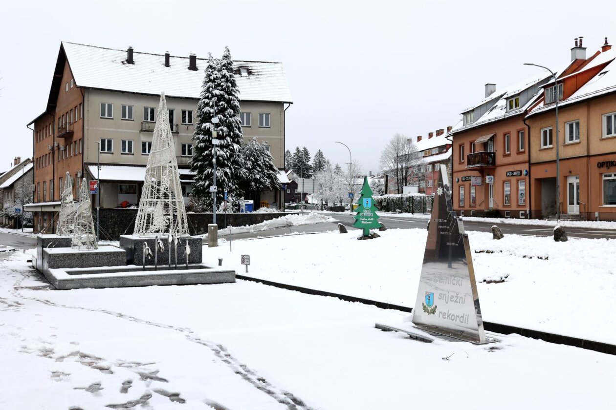 Snijeg je zabijelo Gorski Kotar