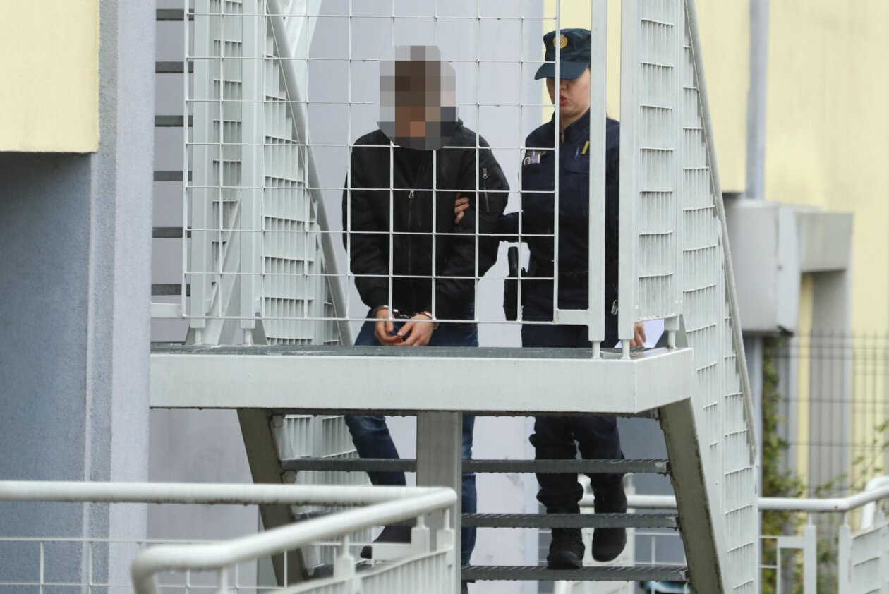 Zagreb: Privođenje osumnjičenog za požar u Vjesniku
