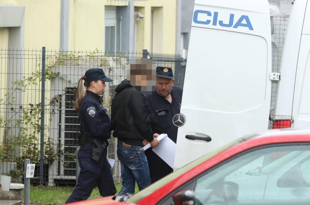 Zagreb: Privođenje osumnjičenog za požar u Vjesniku