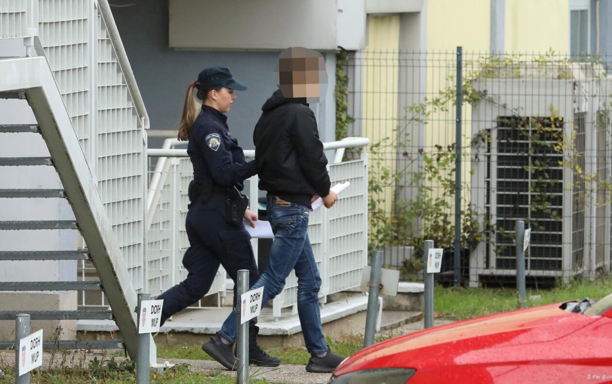 Zagreb: Privođenje osumnjičenog za požar u Vjesniku