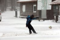 Platak: Zbog lošeg vremena malobrojni izletnici uživaju u snijegu