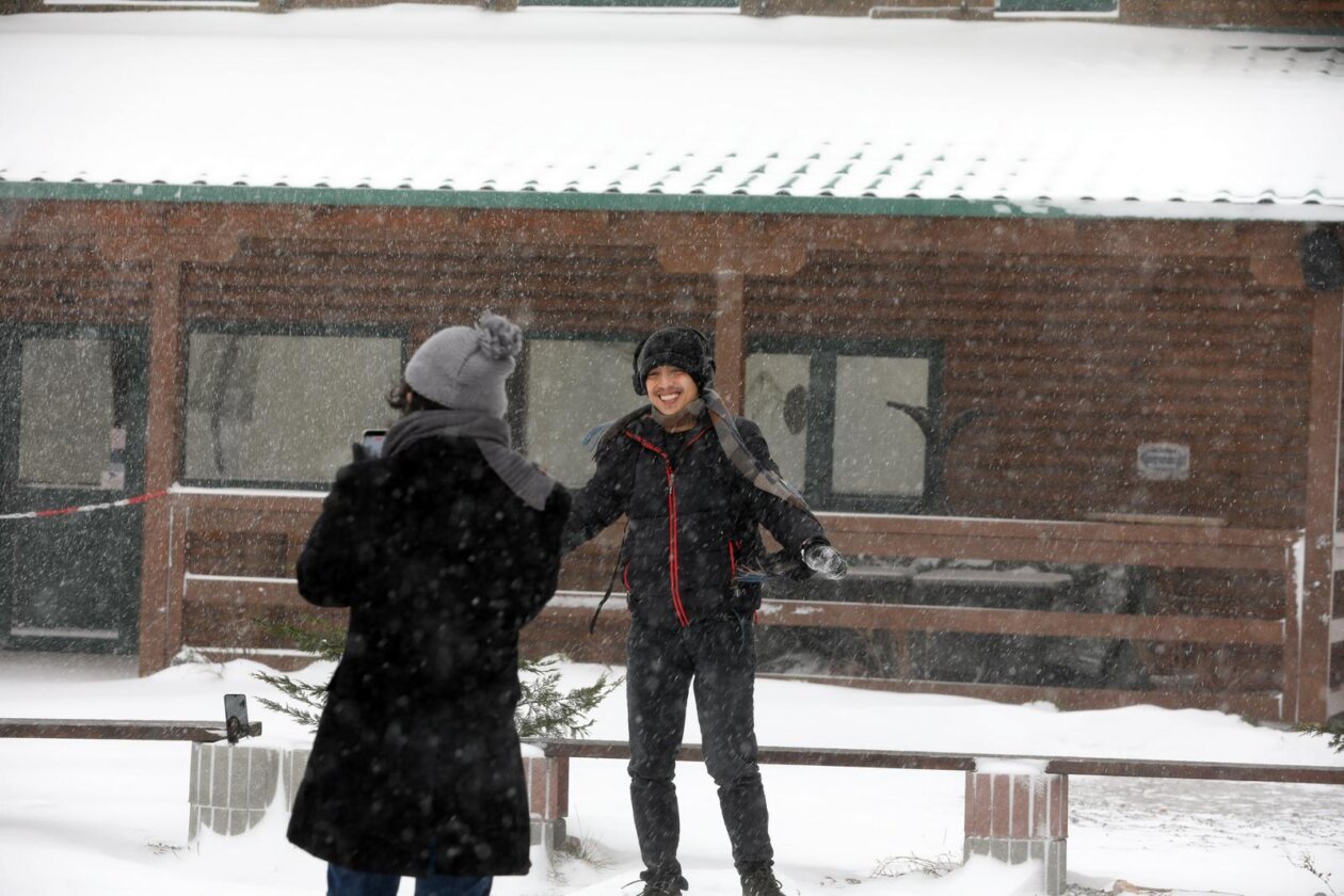 Platak: Zbog lošeg vremena malobrojni izletnici uživaju u snijegu