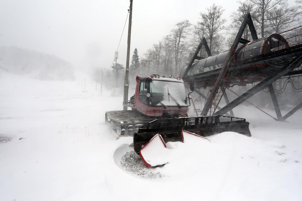 Platak: Zbog lošeg vremena malobrojni izletnici uživaju u snijegu